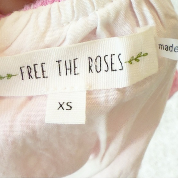 Free the Roses Paisely Eyelet Balloon Top with Tie-dye Effect XS - Picture 7 of 9
